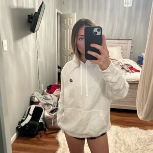 White nike sweatshirt